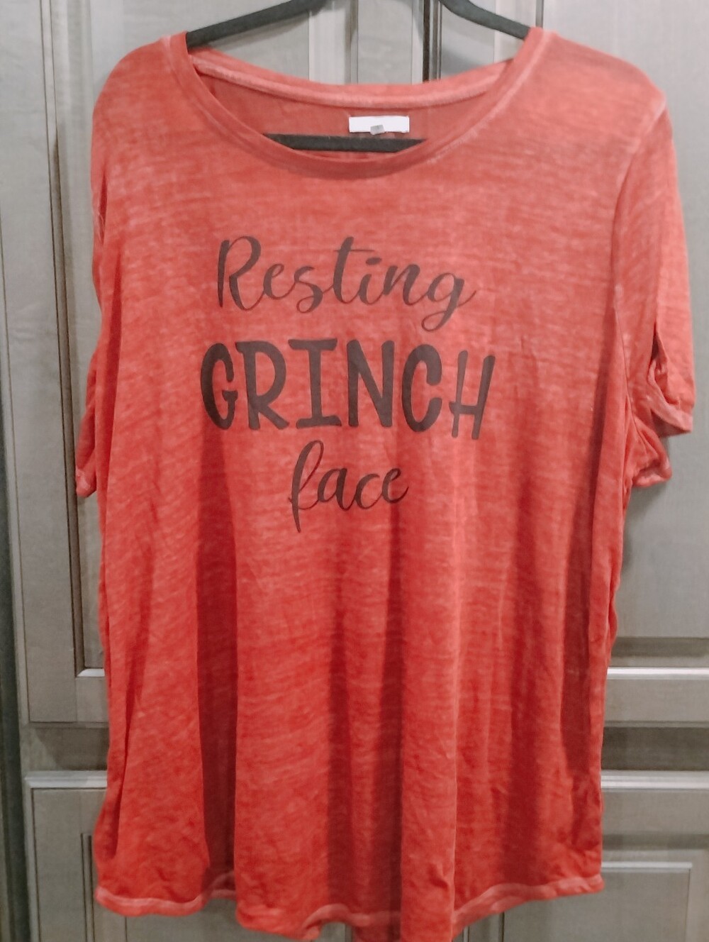 Maurice Resting Grinch Face Women's Red Graphic Tee